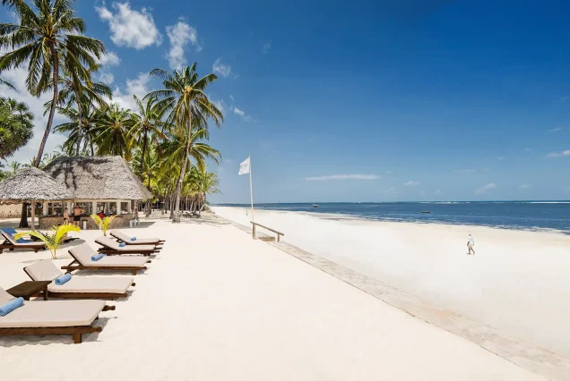 10 Days Bush & Beach: Aberdares, Sweetwaters, Lake Naivasha, Amboseli, Taita Hills & Malindi Beach